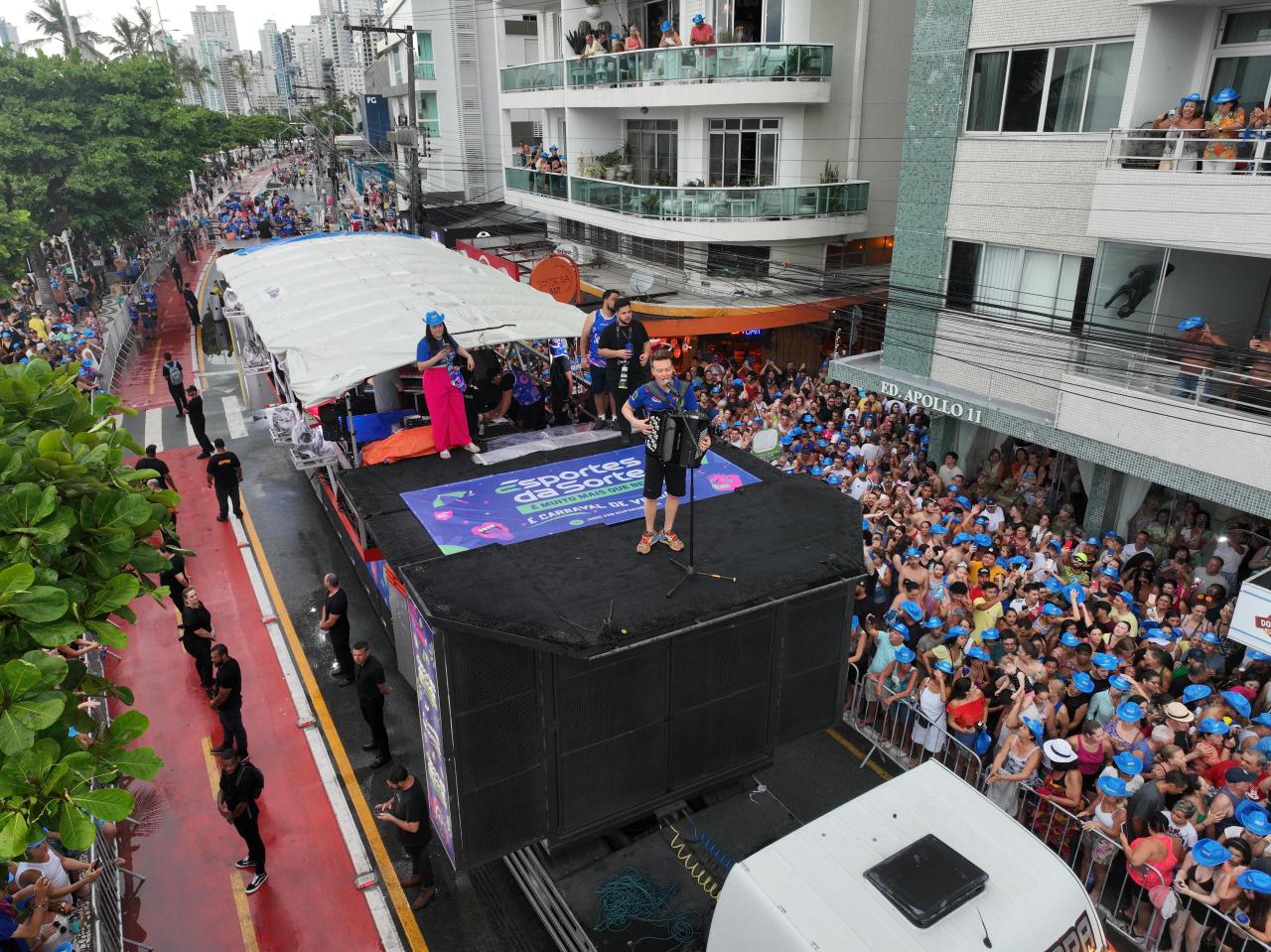 Michel Teló reuniu milhares de pessoas no encerramento do Carnaval BC