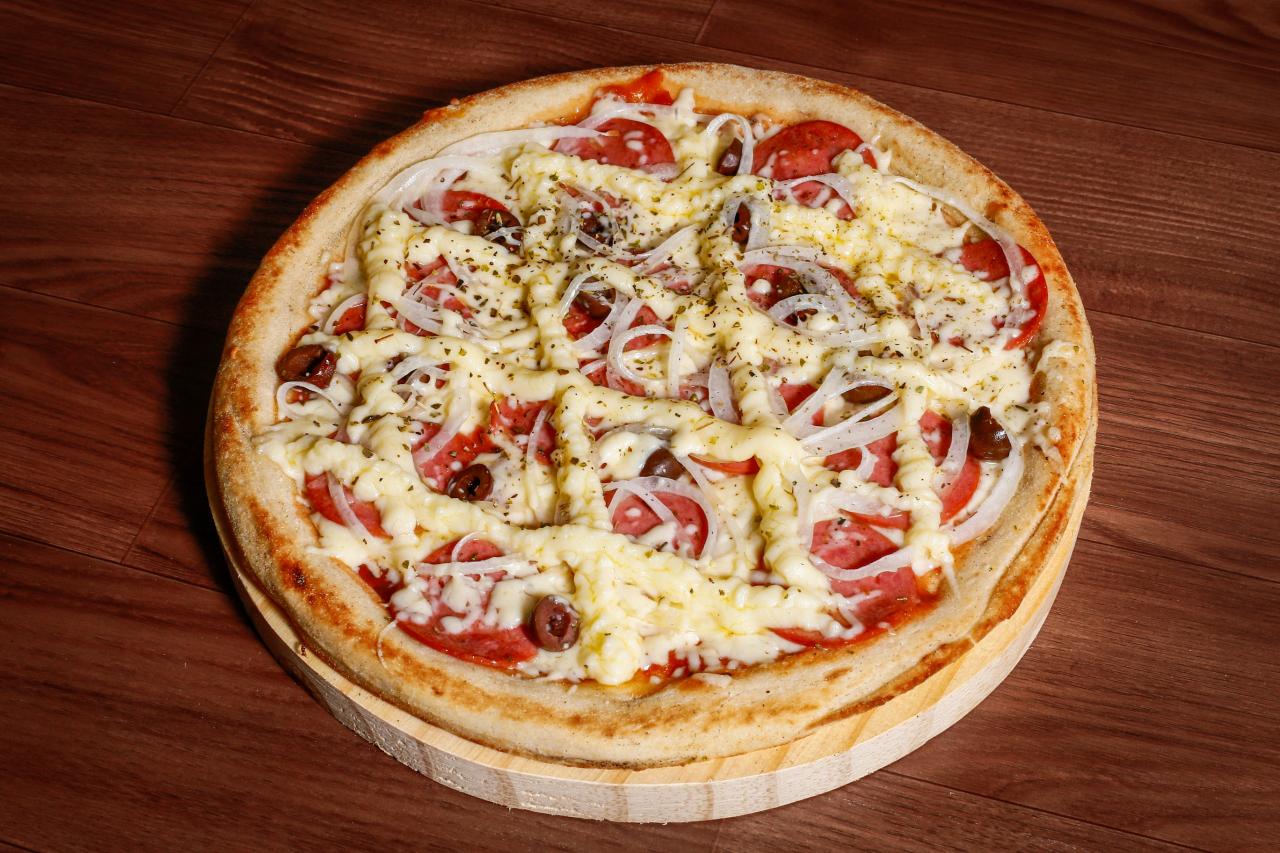 Pizza de Calabresa é a mais pedida do Brasil; Conheça a receita da Borda & Lenha