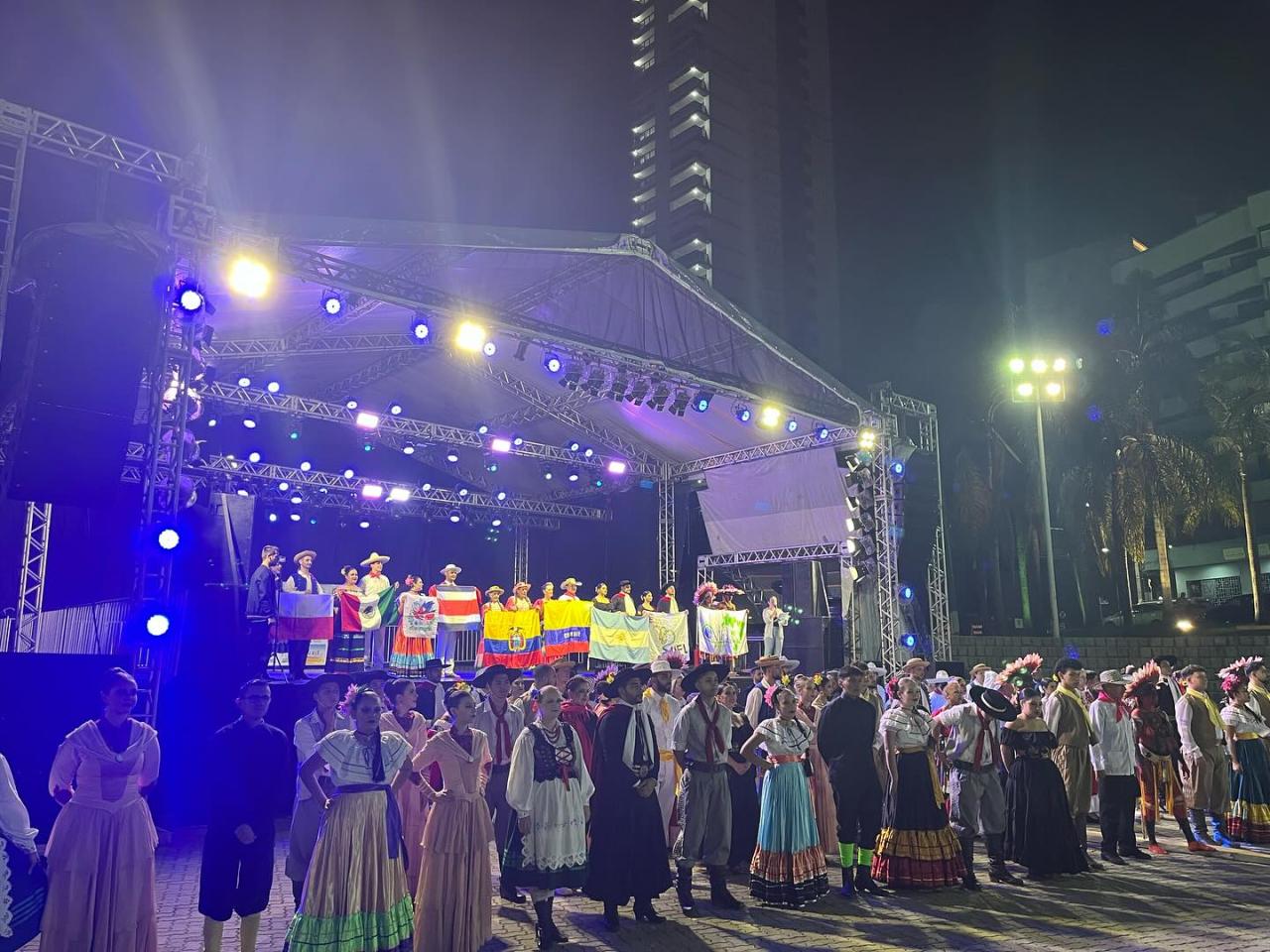 Encontro Internacional de Etnias leva cultura à população em festival itinerante
