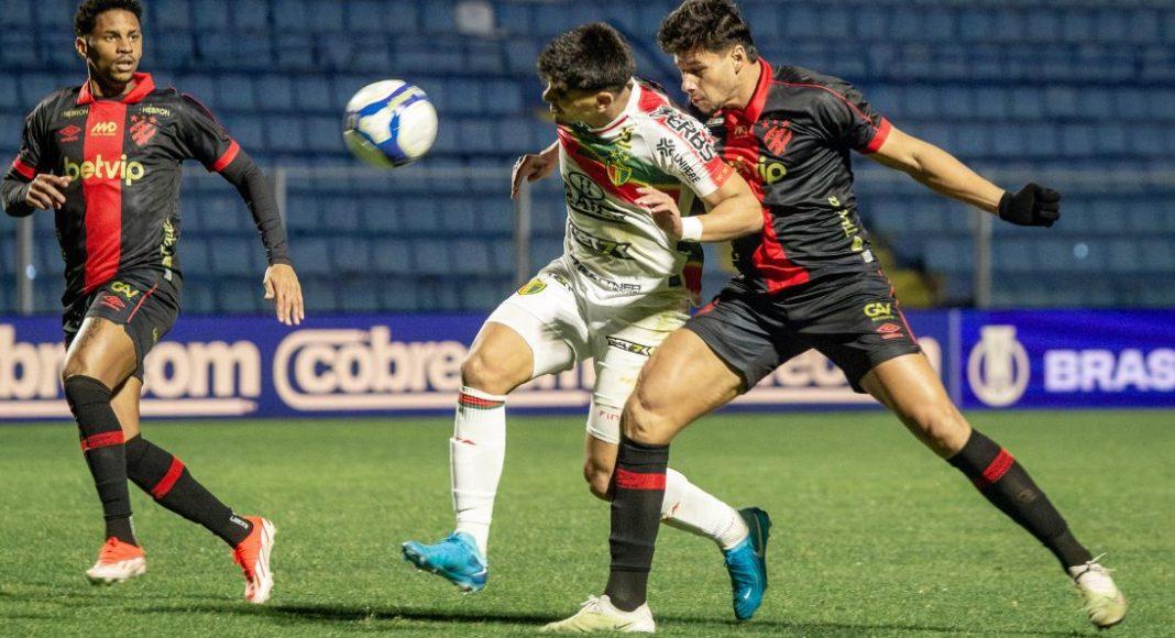 Avaí perde e Brusque vence em jogos pela Série B do Brasileirão