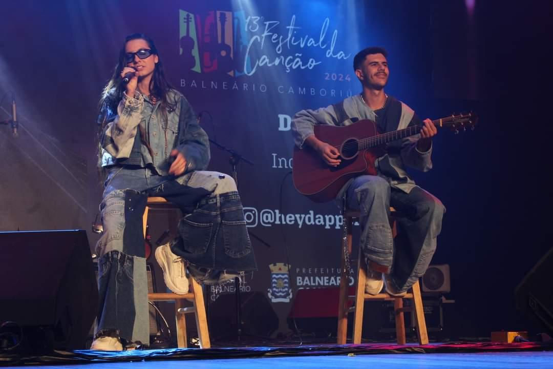 Música Filhos de Nero vence 13º Festival da Canção de Balneário Camboriú