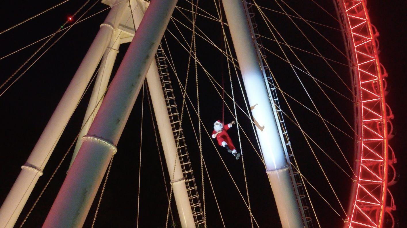 Papai Noel Radical descerá de rapel na FG Big Wheel em Balneário Camboriú