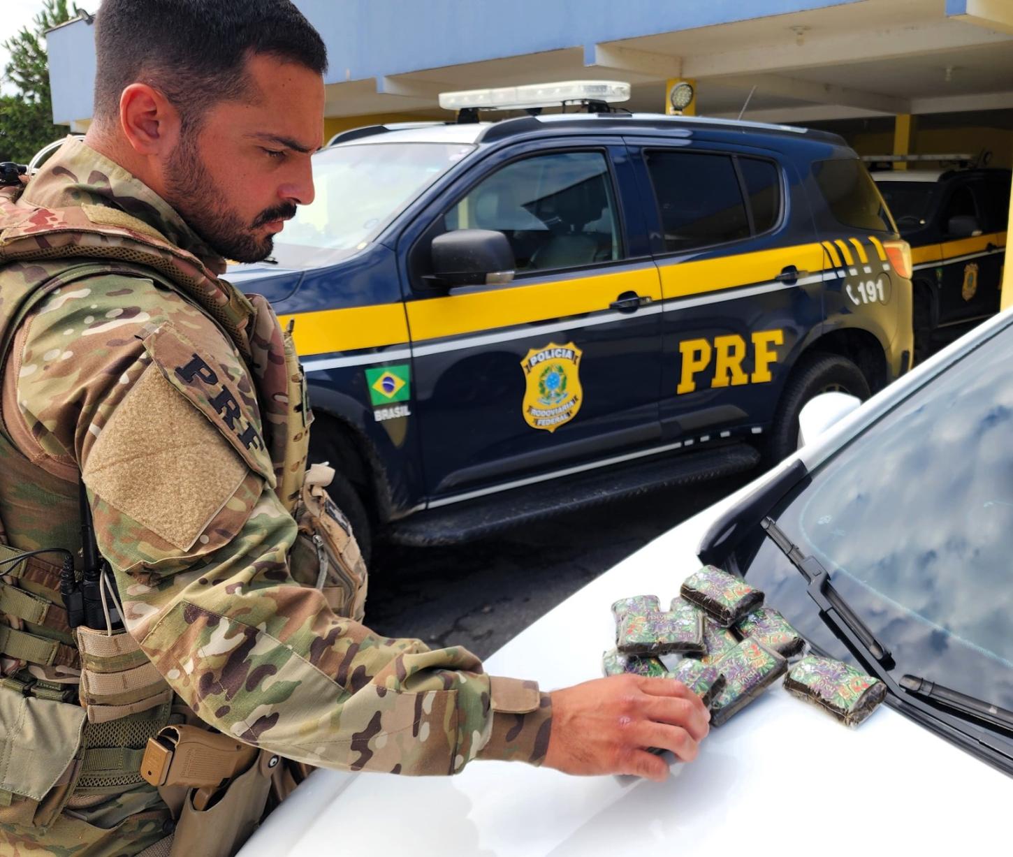 PRF localiza haxixe escondido em garrafas térmicas na BR-101 