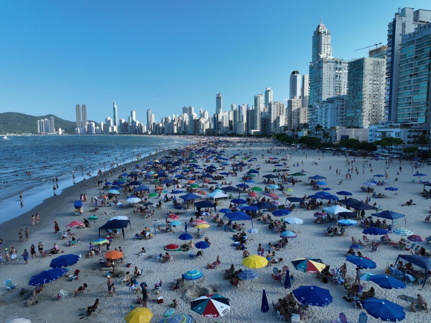 Últimas vagas em hotéis de Balneário Camboriú: cidade tem 90% de ocupação e deve lotar no dia 31 de dezembro