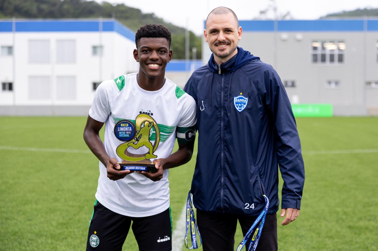 Volante do Coritiba é eleito o melhor jogador da Copa Limonta Vitarit Grass