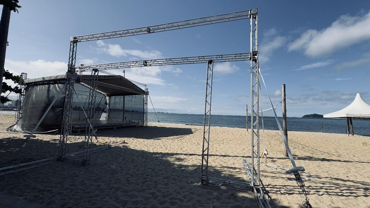 Arena Verão começa neste sábado (1º), na Praia Alegre em Penha