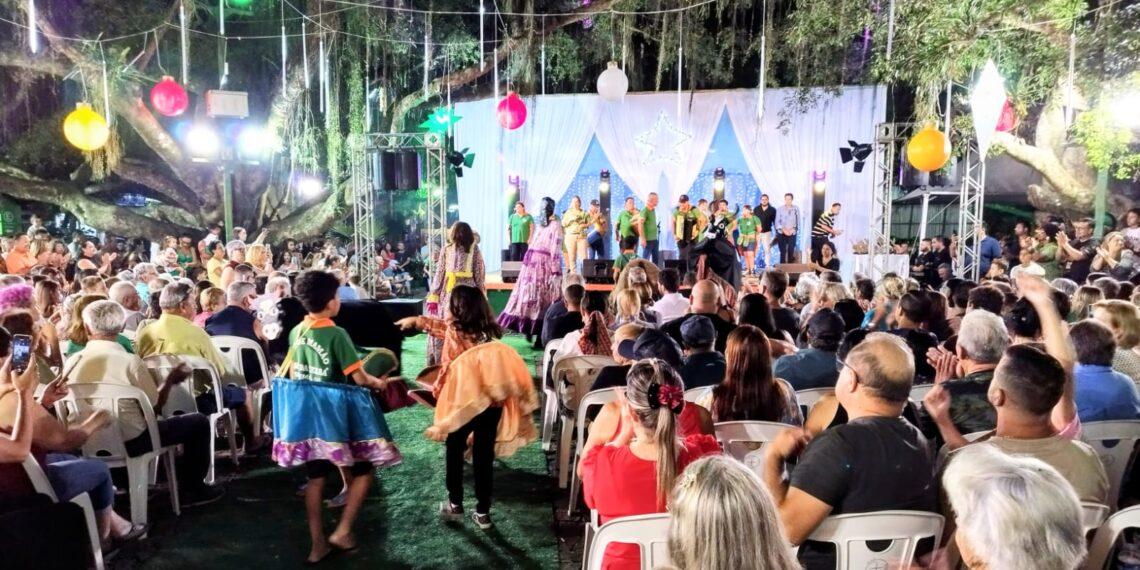 Encontro de Terno de Reis encanta público em Camboriú