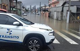 Equipes da prefeitura de Balneário Camboriú estão em alerta para previsão de chuva desta sexta-feira (17)