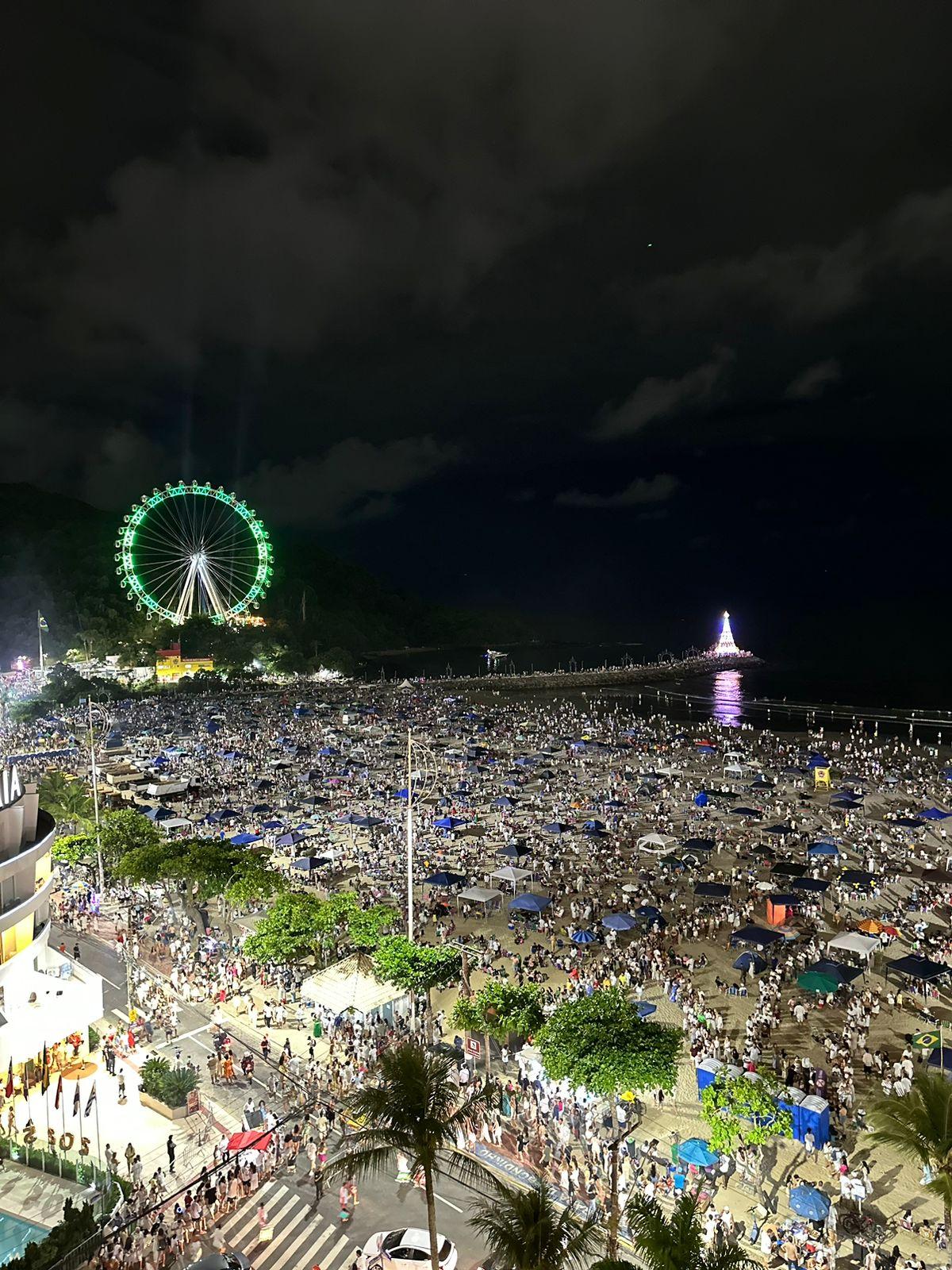 Réveillon em Balneário Camboriú: Contagem regressiva e 15 minutos de fogos encanta mais de um milhão de pessoas