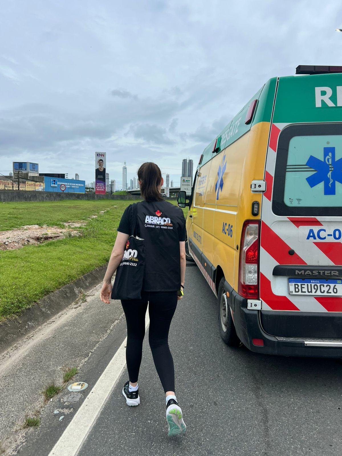 GM e equipe do Programa Abraço à Vida realizam resgate de mulher em tentativa de suicídio na BR-101