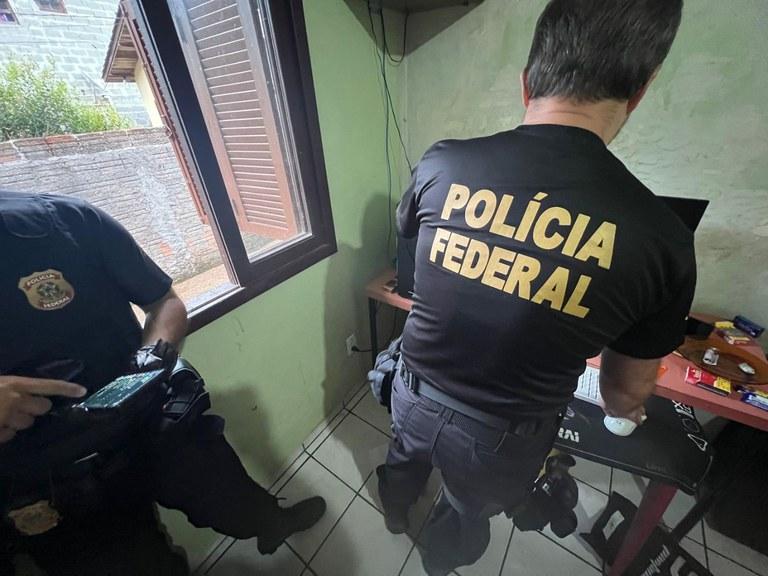 PF prende homem por armazenar material de abuso sexual infantojuvenil em Santa Catarina