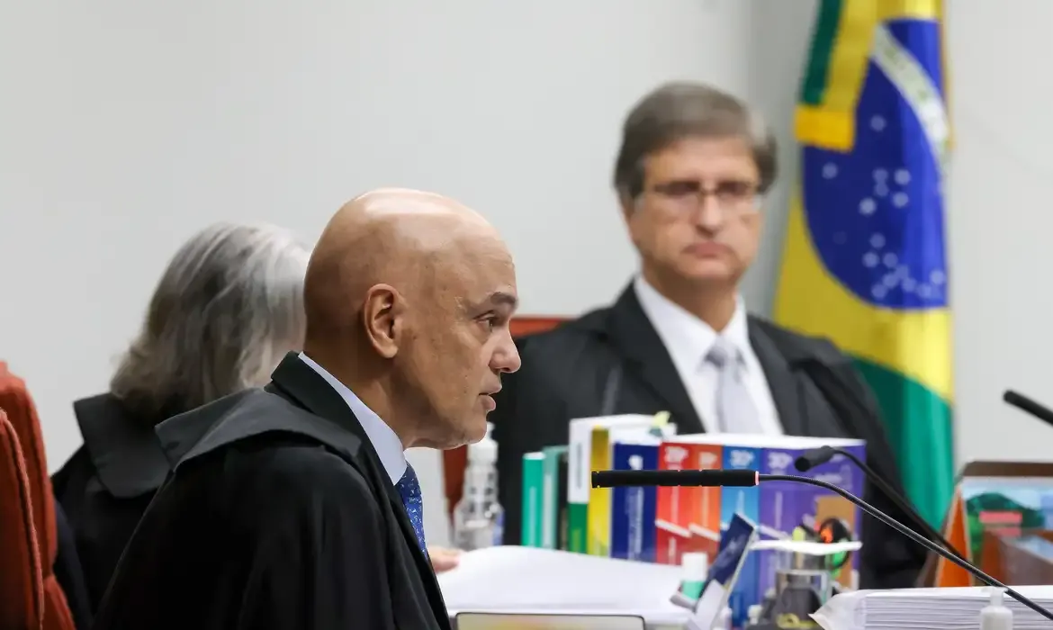 Moraes nega que STF esteja condenando “velhinhas com a bíblia na mão