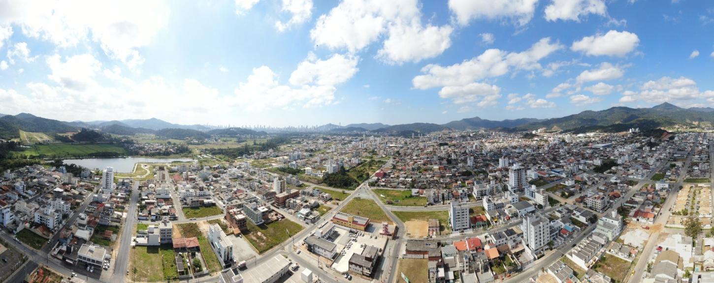 Águas de Camboriú celebra aniversário de 141 anos da cidade com confraternizações no Centro e no Monte Alegre