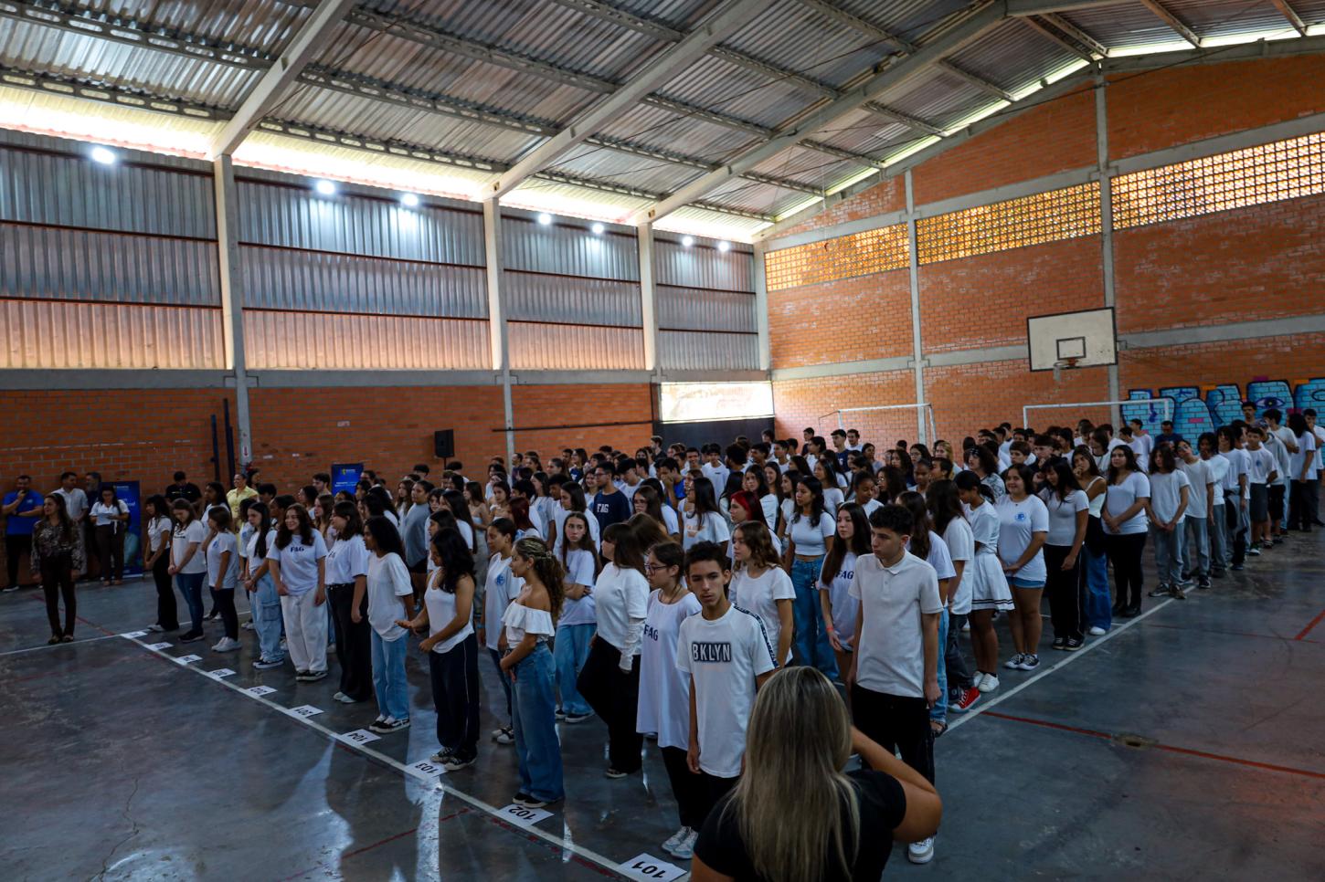 Ato cívico na Escola Francisca Alves Gevaerd antecede transferência ...