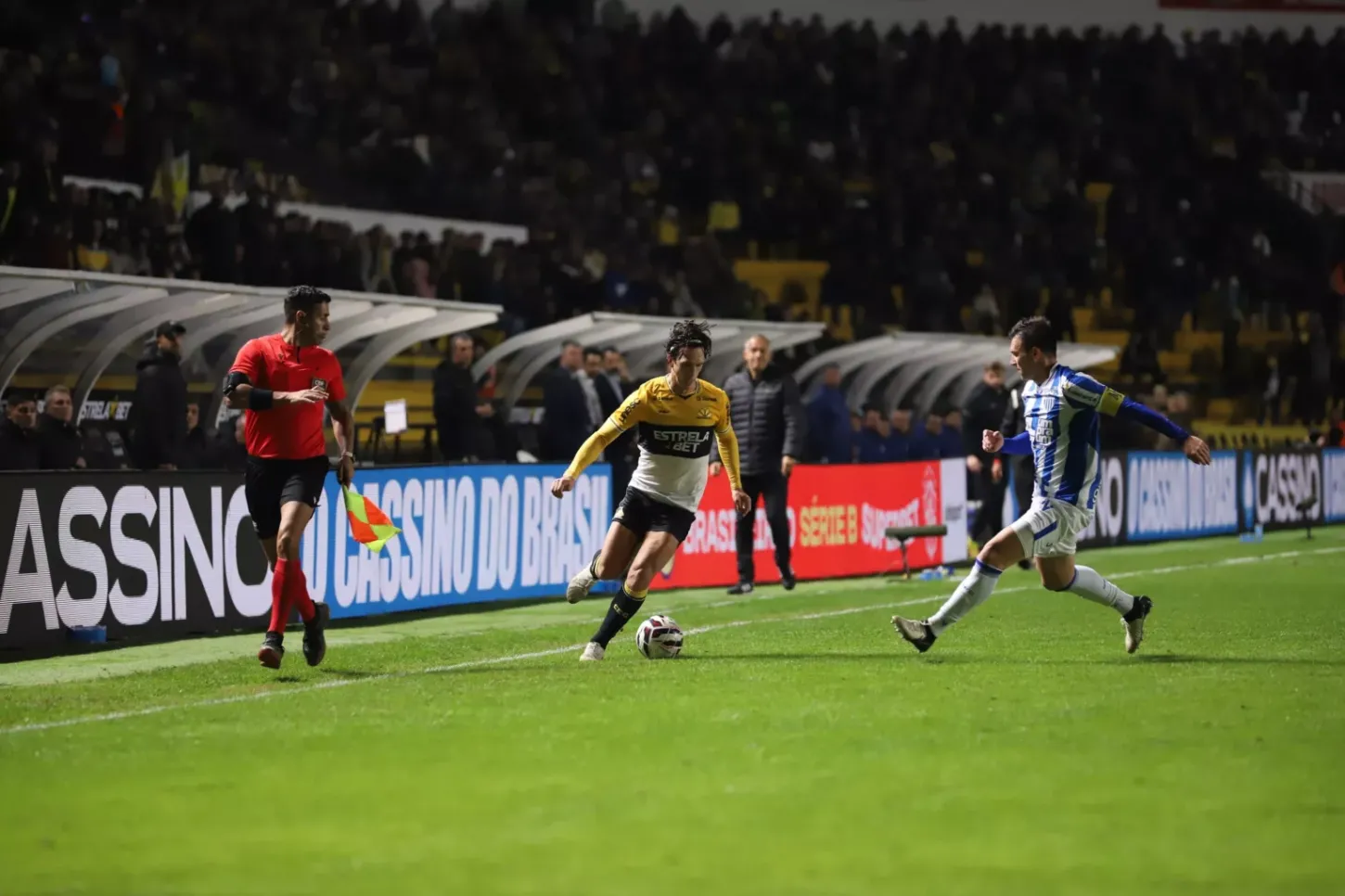 Avaí vence clássico contra o Criciúma e volta ao G-4 da Série B