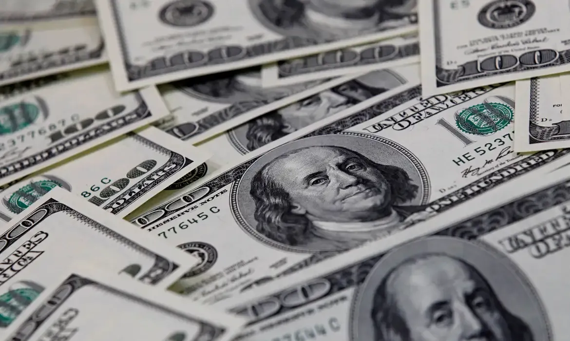 Dólar cai para R$ 5,50 após retaliação do Irã a bases americanas