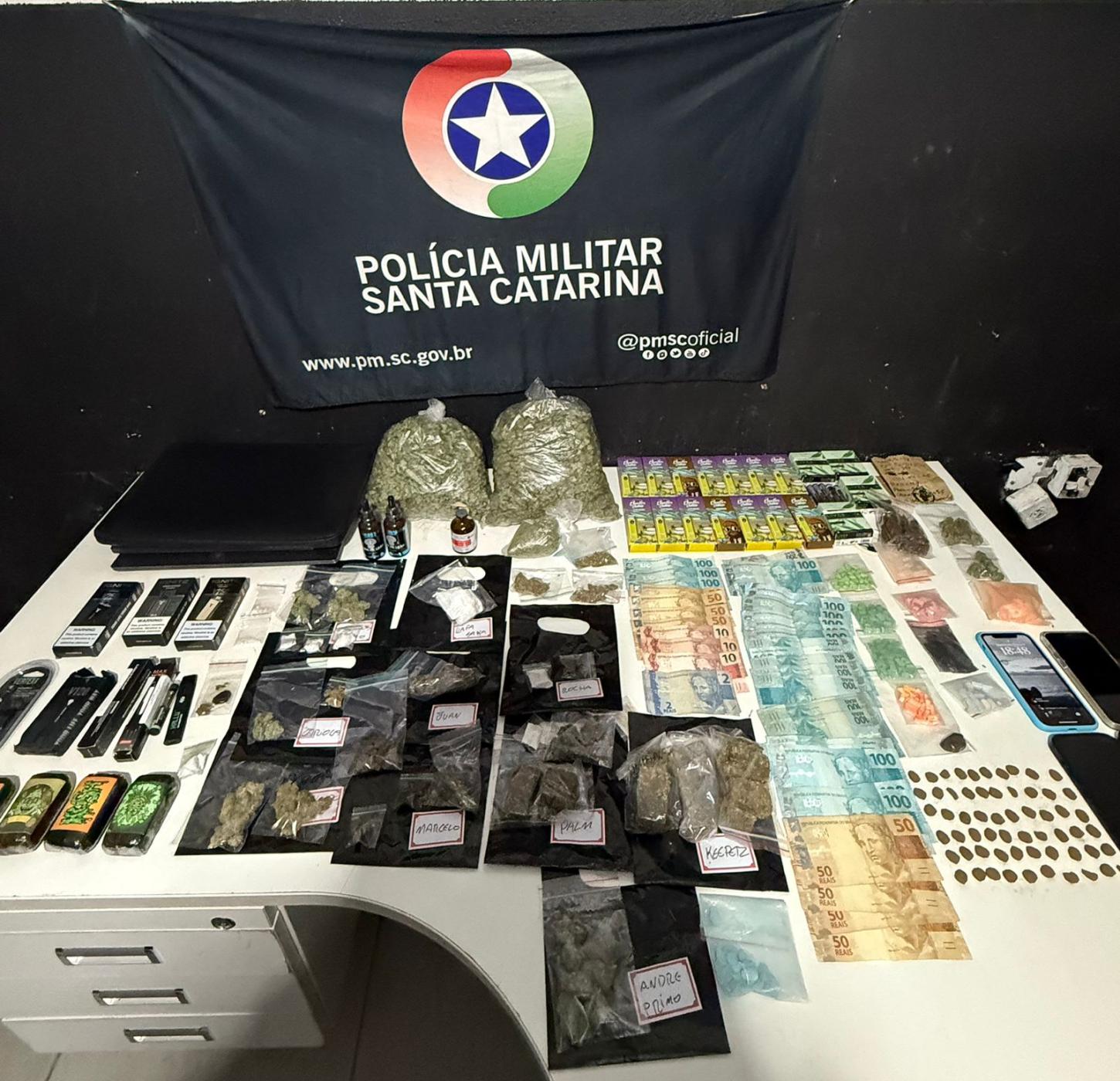 Três homens são presos por tráfico de droga