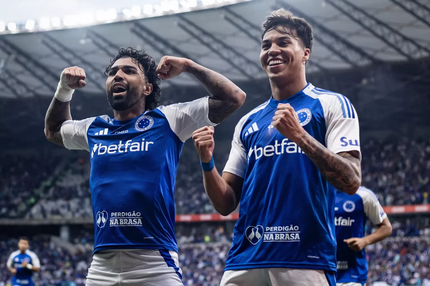 Cruzeiro mais líder do que nunca e Hulk assusta, mas Verdão vence no Allianz 