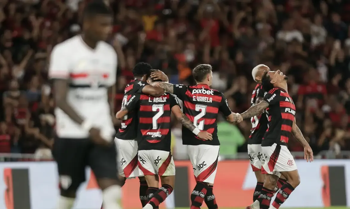 Flamengo vence São Paulo por 2 a 0 no retorno do Campeonato Brasileiro