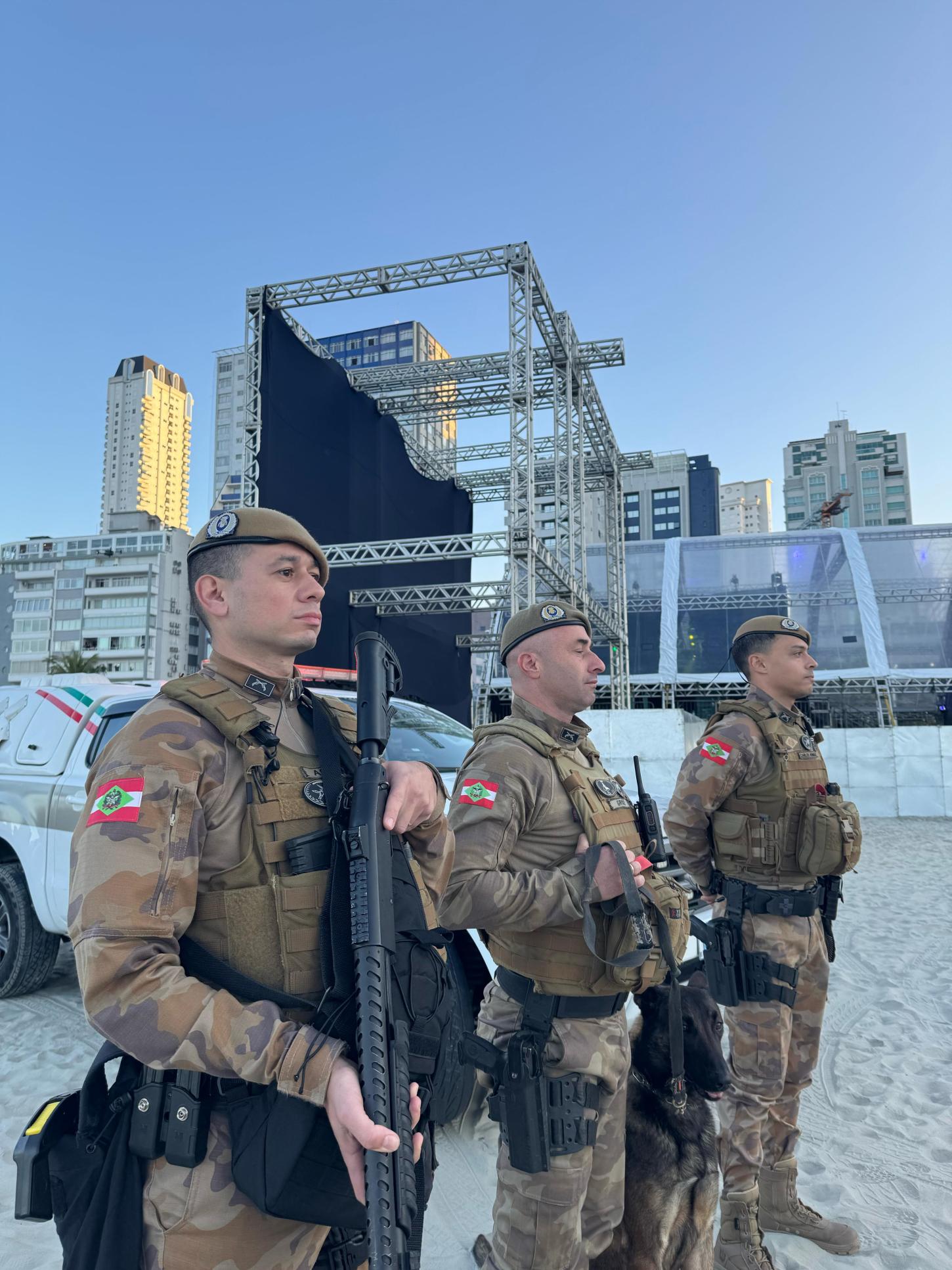 Neste fim de semana a PMSC, por meio do 12º BPM, realizou o policiamento nos eventos ocorridos na cidade de Balneário Camboriú