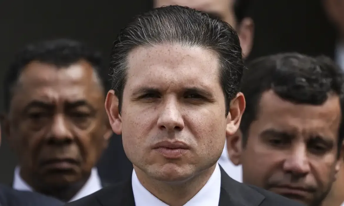 Oposição vai à Câmara, mas Hugo Motta proíbe reunião durante recesso