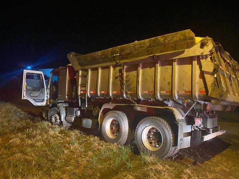 Polícia Federal apreende caminhão com carga contrabandeada de camarão e prende suspeito