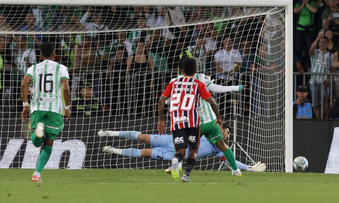 Copa Libertadores: Brasileiros estreiam com empate sem gols; Peñarol vence