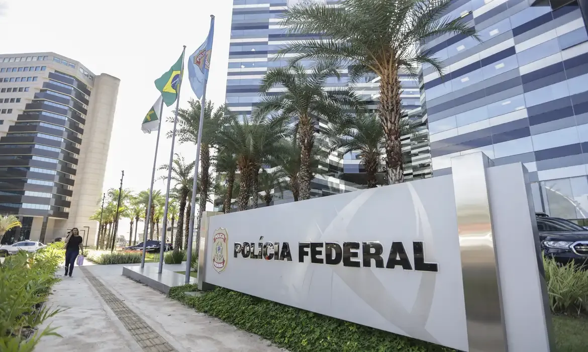 Grupo criminoso no setor de combustíveis é alvo de operações da Polícia Federal
