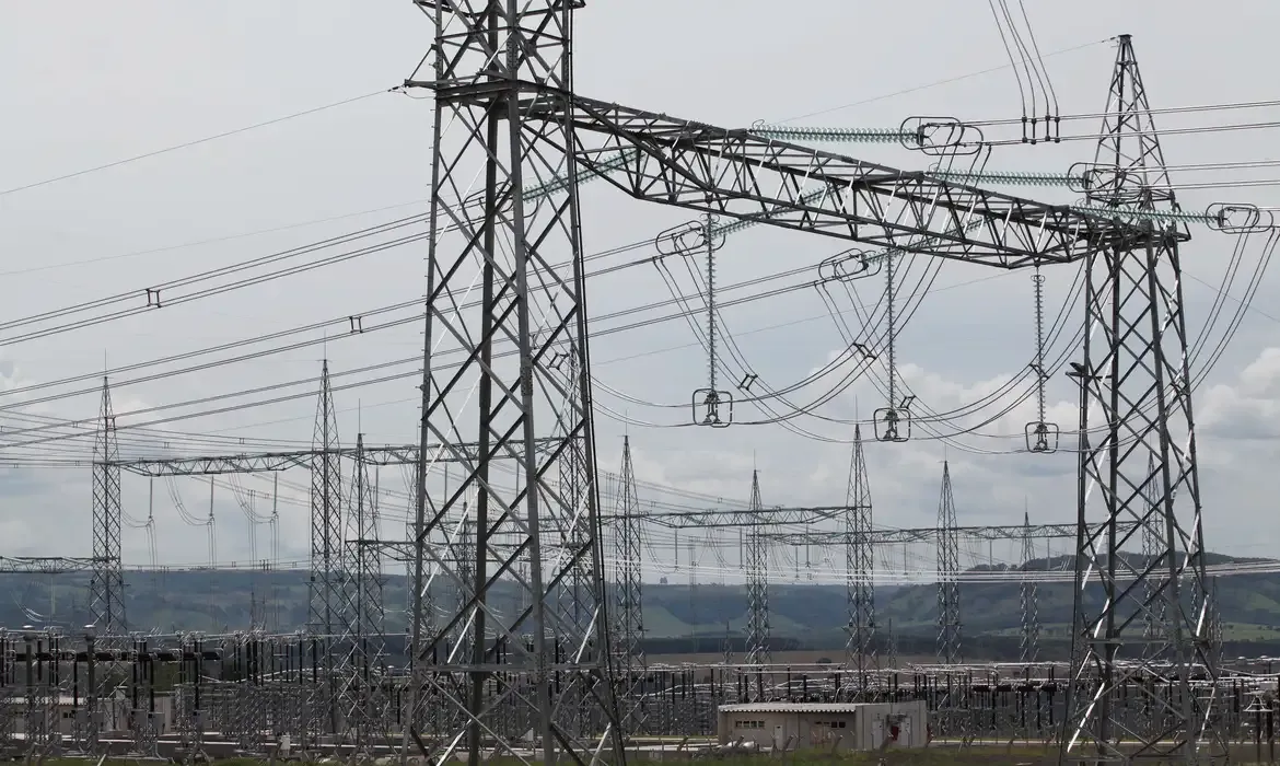 Hitachi anuncia nova fábrica visando data centers e energia renovável