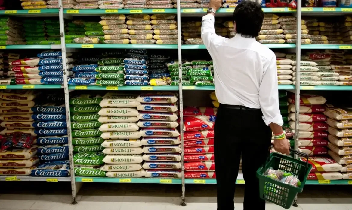 Mercado financeiro reduz previsão da inflação para 4,86%