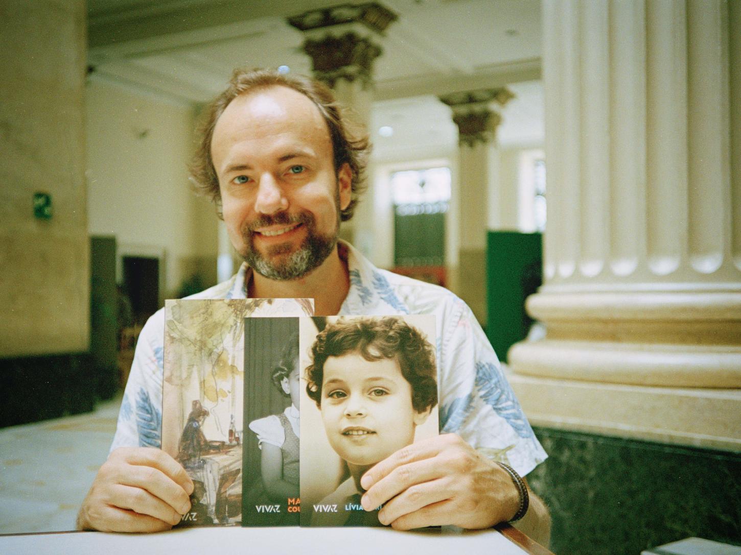 Mês dos Pais: Editora faz sucesso com biografias personalizadas de presente aos pais