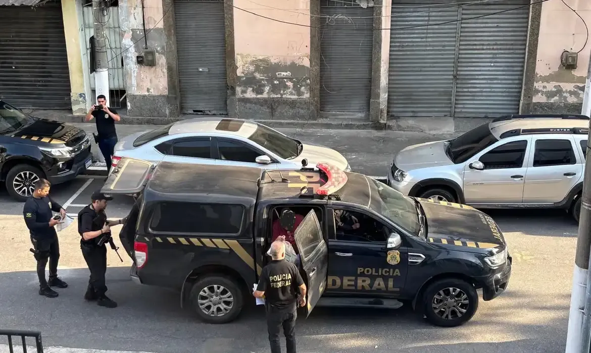 Polícia Federal prende 14 pessoas de quadrilha que criou 330 empresas de fachada