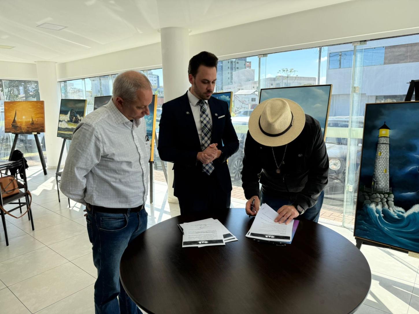 Prefeitura de Camboriú e OAB firmam parceria em prol dos idosos e pessoas com deficiência em situação de vulnerabilidade