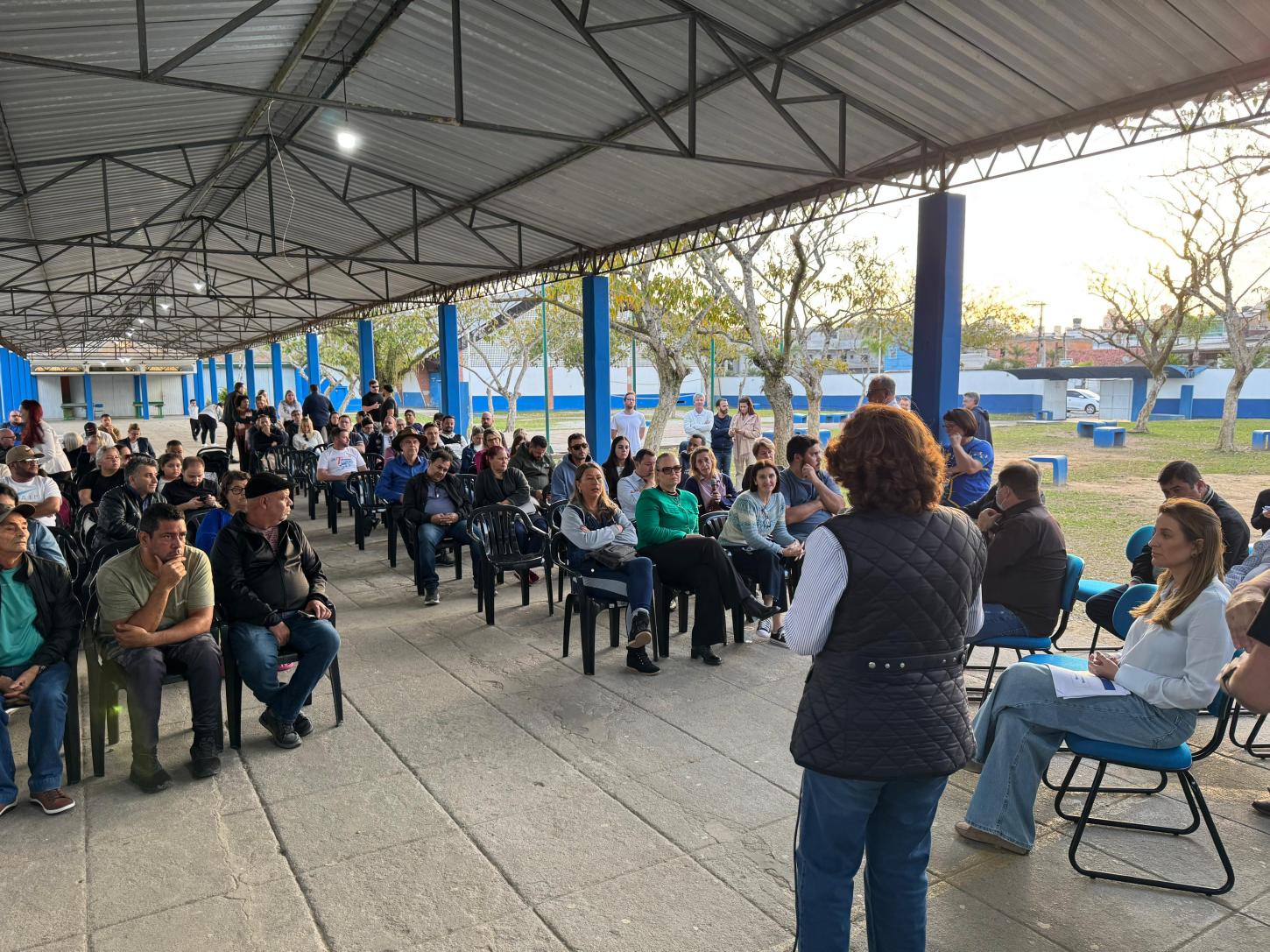Prefeitura recebe demandas dos moradores do Bairro dos Municípios durante reunião comunitária