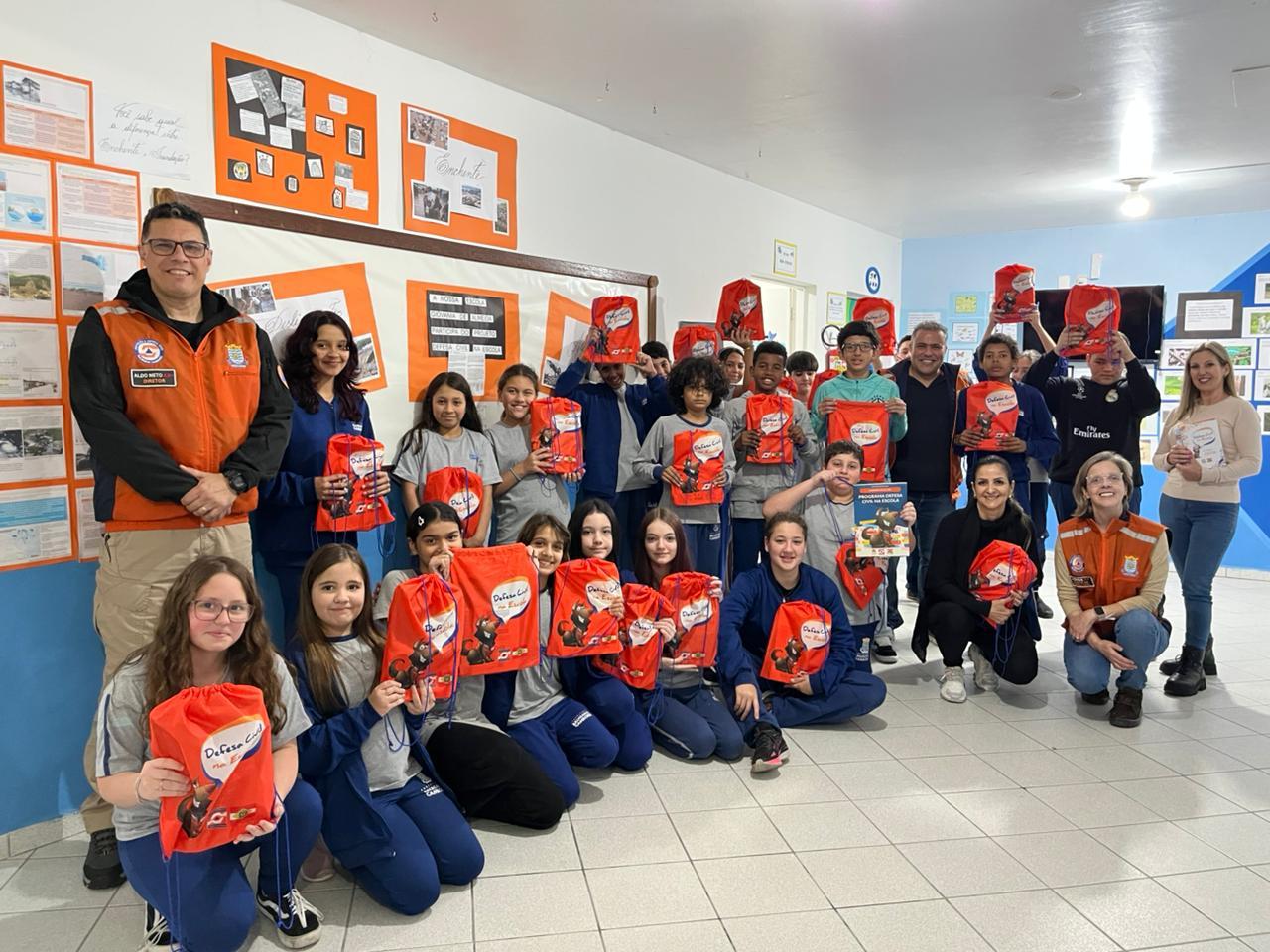 Professores desenvolvem atividades do programa Defesa Civil na Escola em Balneário Camboriú 