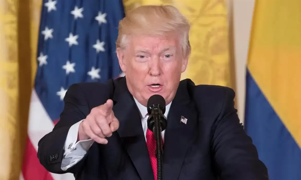 Trump envia submarinos nucleares para Rússia após crítica de Medvedev