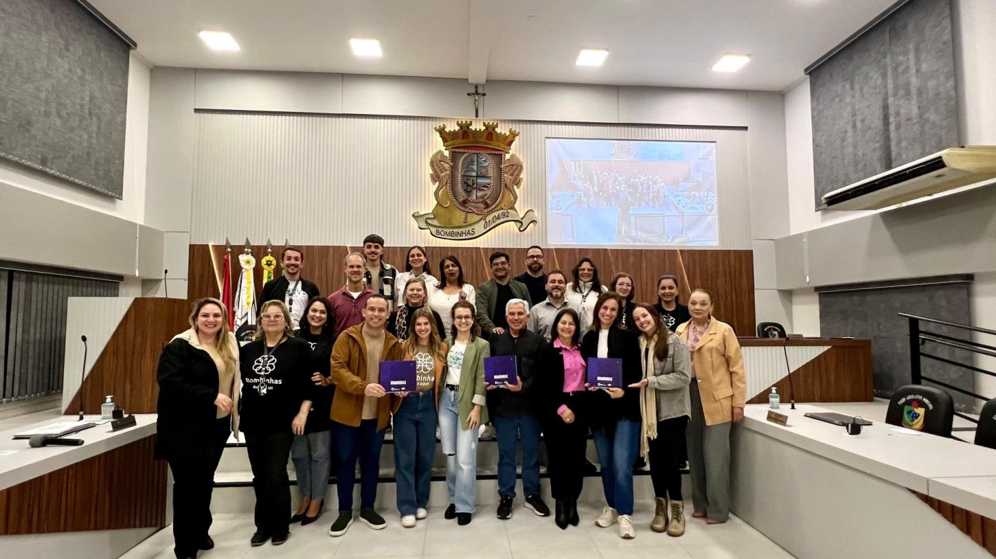 Bombinhas entrega Plano Municipal de Turismo e projeto futuro do setor
