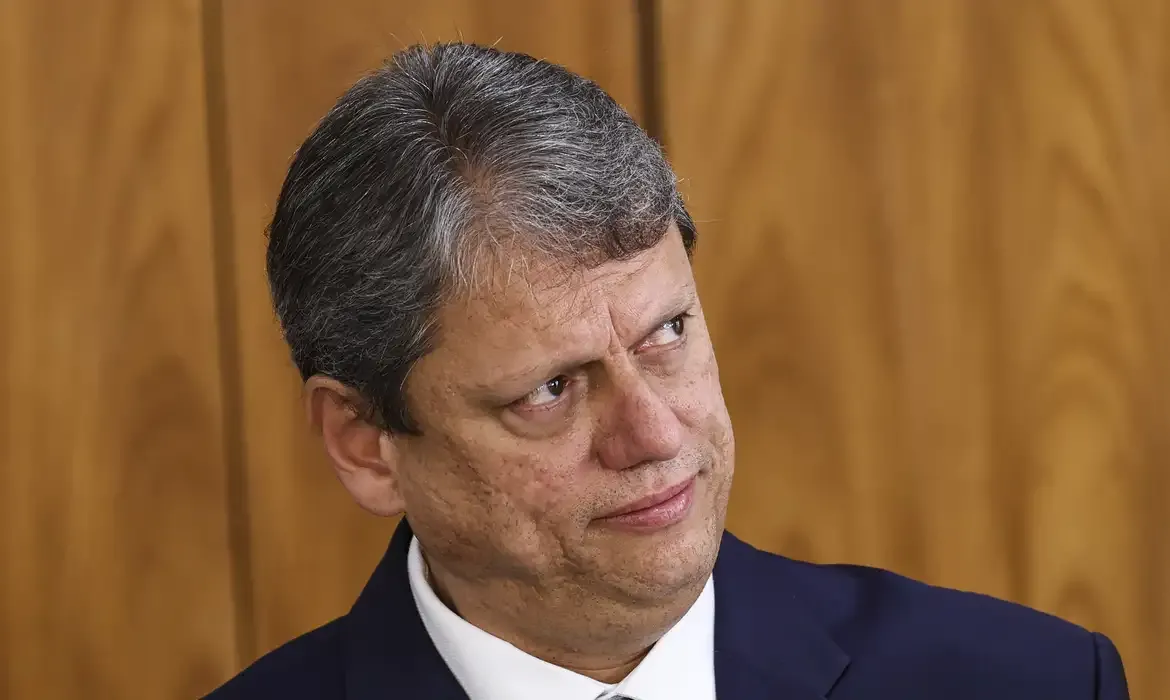 Deputado pede inquérito contra Tarcísio após falas contra STF