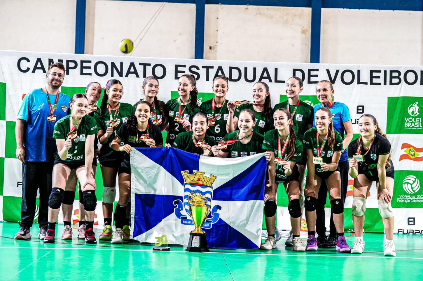 Equipe de Balneário Camboriú se consagra campeã do Estadual de Voleibol Feminino Sub-15