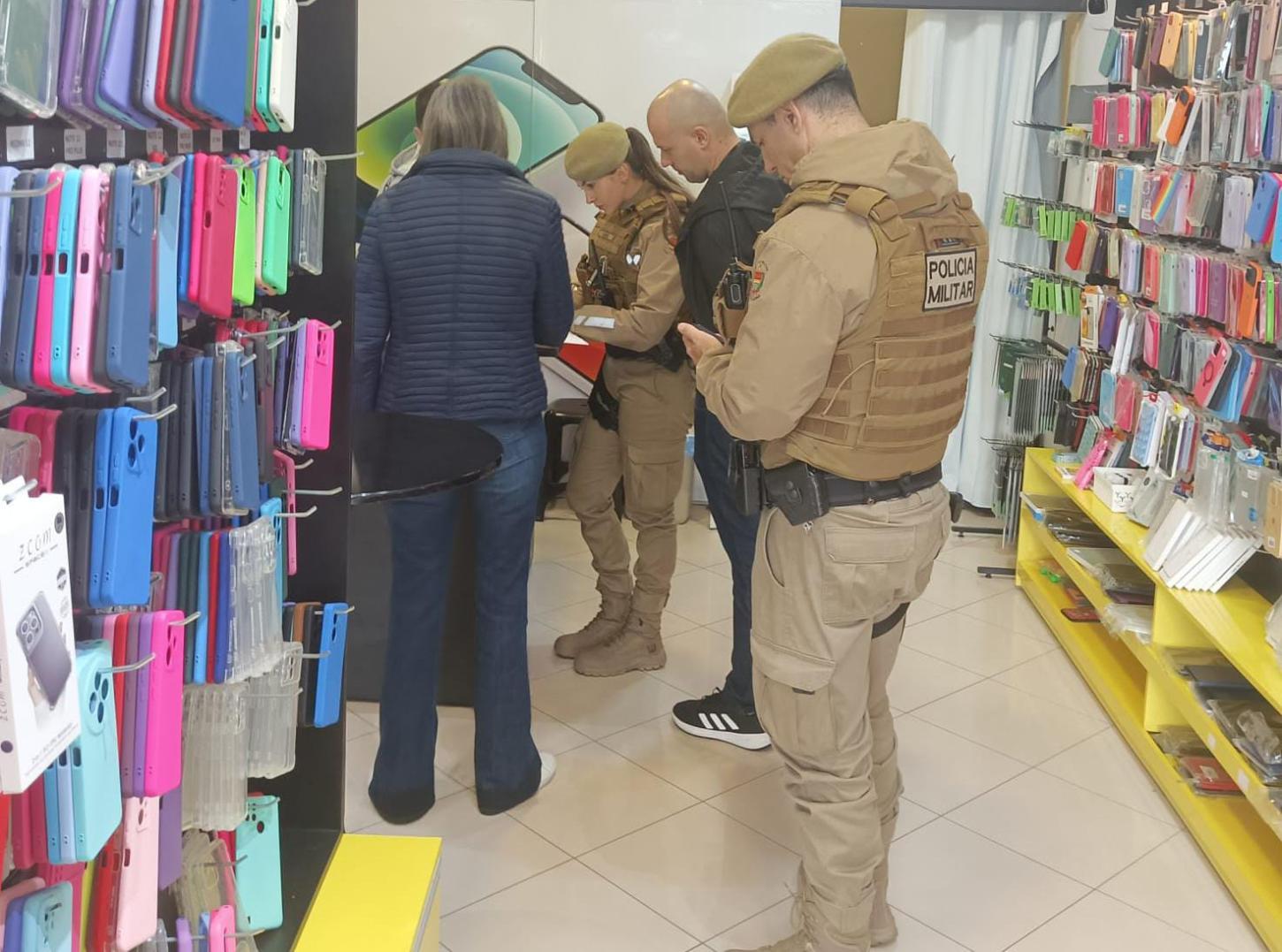 Fiscalização de Posturas e Polícia Militar realizam operação em estabelecimentos de manutenção de celulares