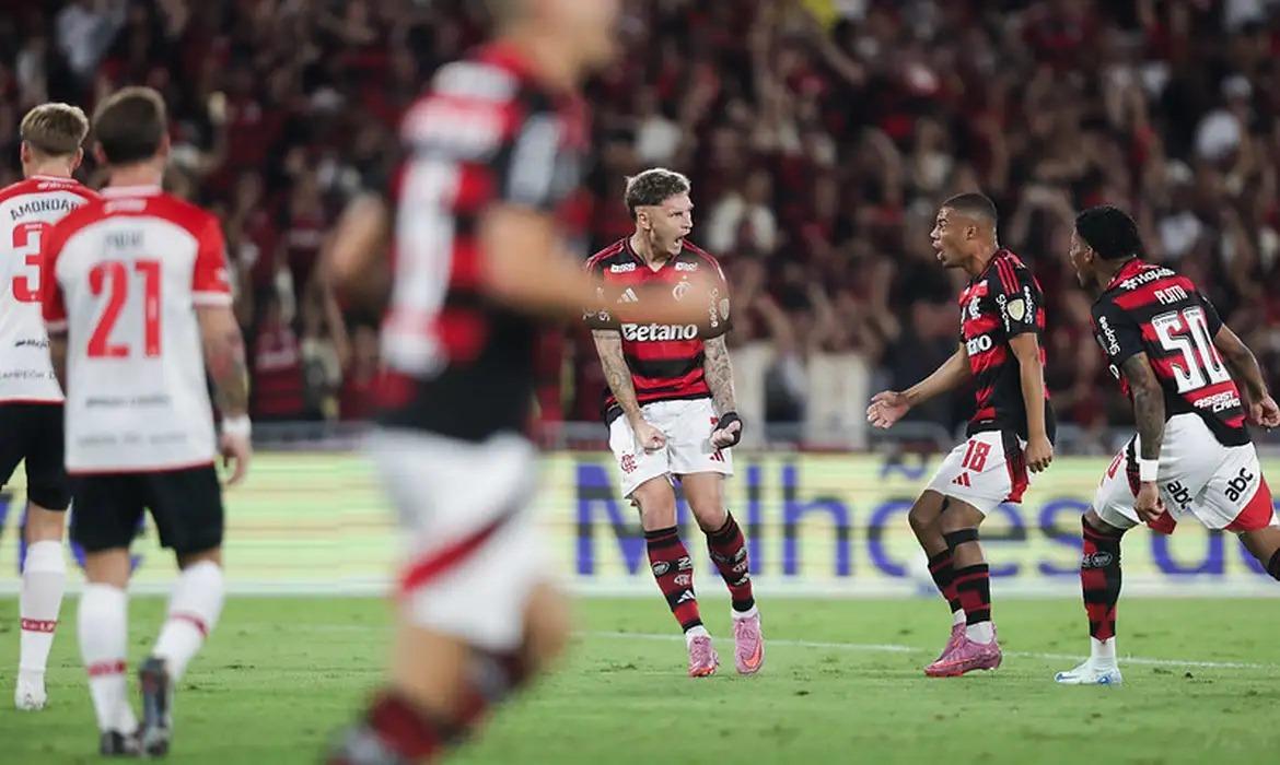 Libertadores: Flamengo abre em vantagem e São Paulo sai atrás 