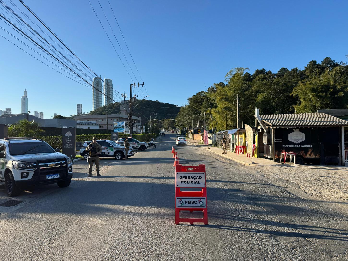 PM marca presença no bairro São Judas Tadeu em Balneário Camboriú