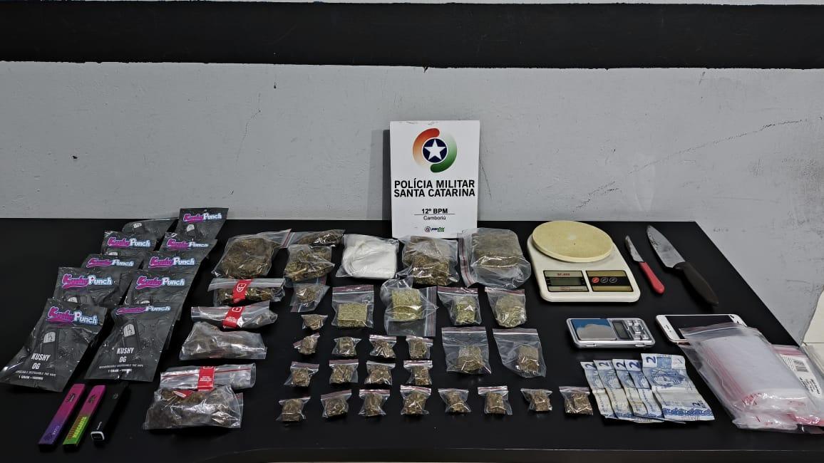 Traficante é preso com maconha, skunk, cocaína e  cigarros eletrônicos de THC