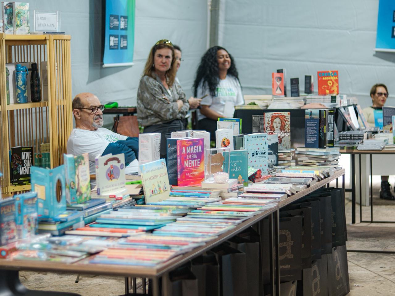 1º Festival Literário de Balneário Camboriú movimenta a cidade e atrai grande público