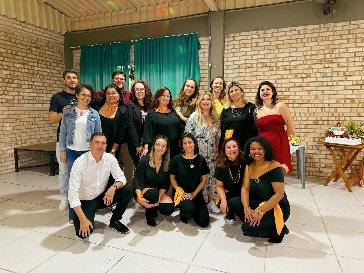 Associação de Professores e Especialistas de Balneário Camboriú celebra três anos com posse da nova diretoria