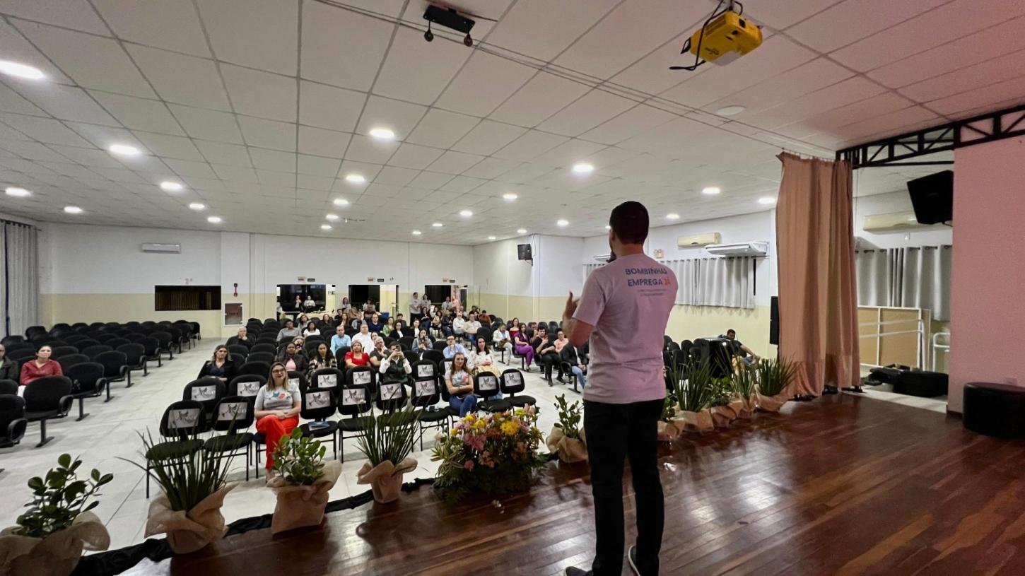 BOMBINHAS EMPREGA JÁ É LANÇADO COM FOCO EM CAPACITAÇÕES E OPORTUNIDADES DE EMPREGO