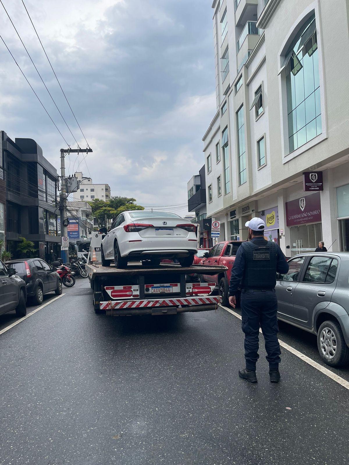 Carro furtado é recuperado pelos Agentes de Trânsito de Balneário Camboriú 