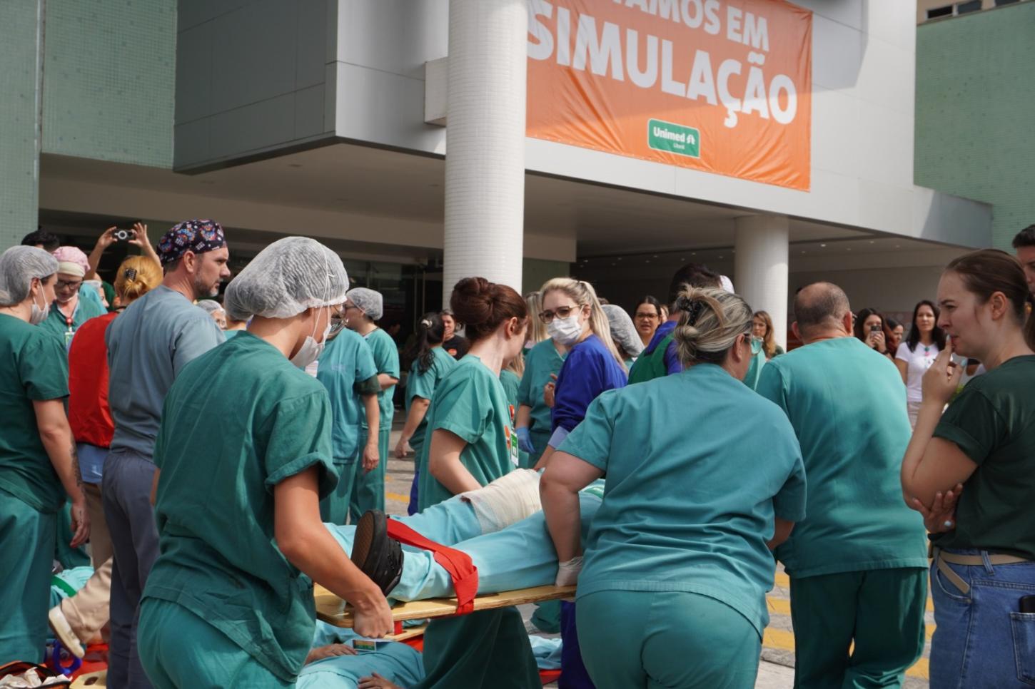 Hospital da Unimed Litoral em Balneário Camboriú realiza simulado de atendimento a múltiplas vítimas