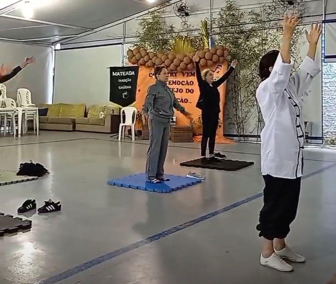 Oficina de Tai Chi Chuan acontece nas segundas-feiras na Secretaria da Pessoa Idosa
