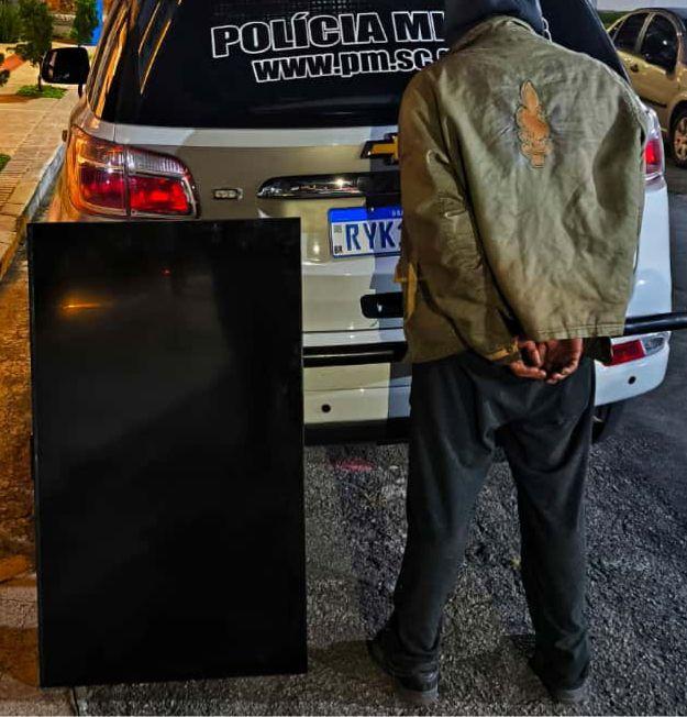 Polícia Militar prende autor de furto e recupera televisão